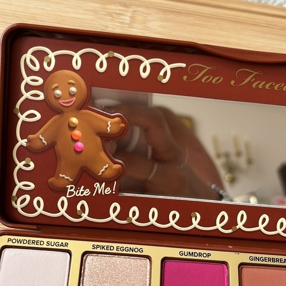 Brand New Too Faced Gingerbread Eyeshadow Palette & Betsey Johnson Earrings Set - Picture 10 of 14